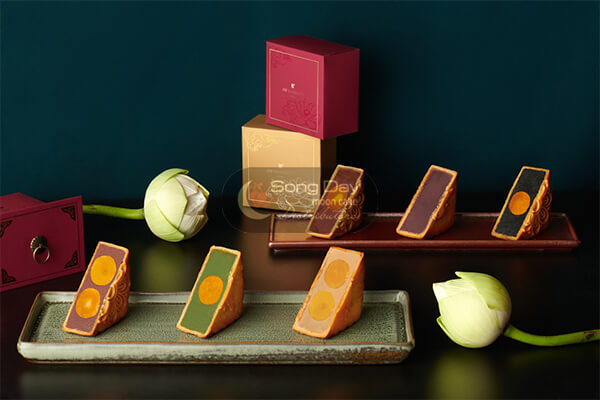mẫu hộp bánh trung thu khách sạn năm sao