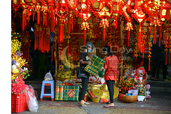 trang trí ngày tết với lồng đèn may mắn