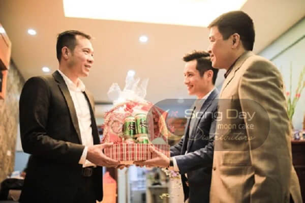 chọn quà cho đối tác có tiêu chí gì?