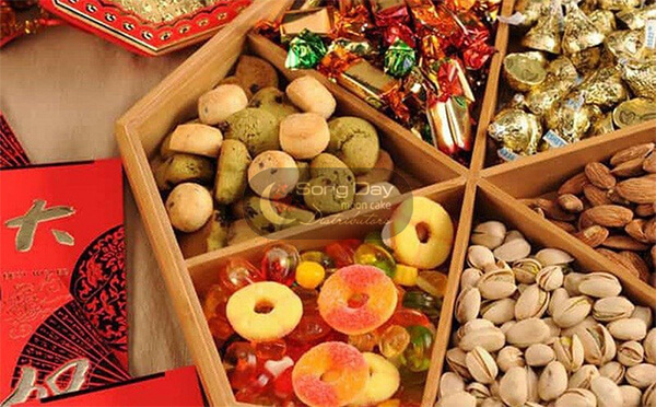 khay mưt ngày tết bằng gỗ