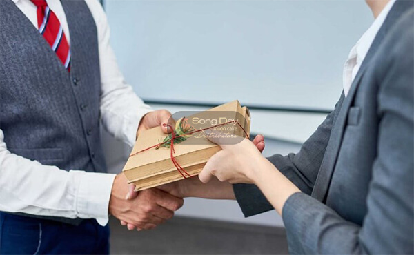 quà tết cho đối tác khách hàng như thế nào