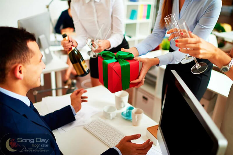 chọn quà tết cho nhân viên cuối năm
