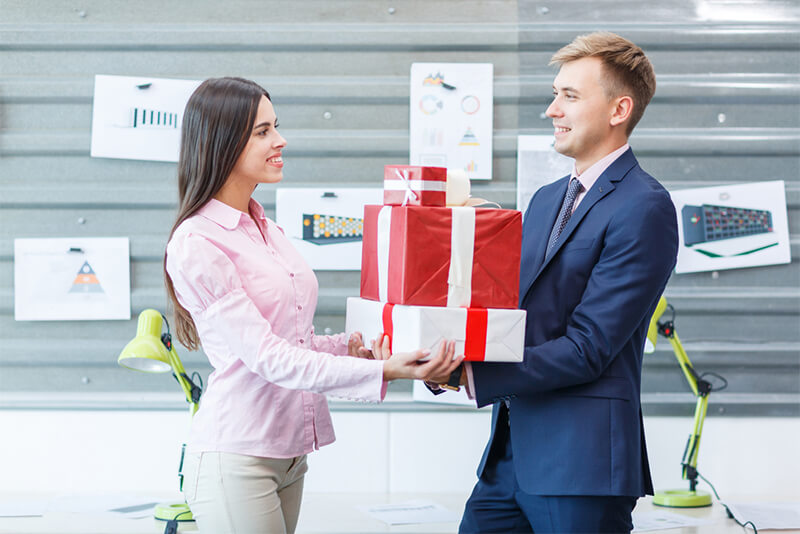 chọn quà cho đối tác khách hàng