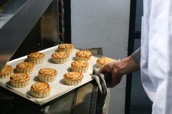 Cách nướng bánh trung thu không bị nứt