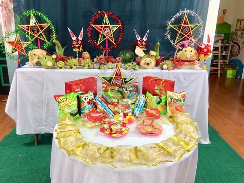 trình bày mâm cỗ chỉ với bánh kẹo như thế nào