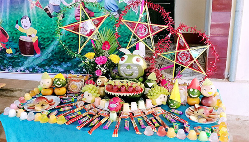 mâm cỗ trung thu bánh kẹo