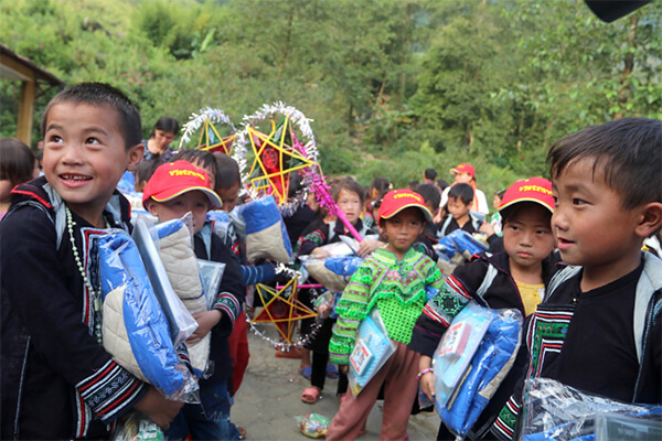 trẻ em trung thu ở bản có gì đặt biệt