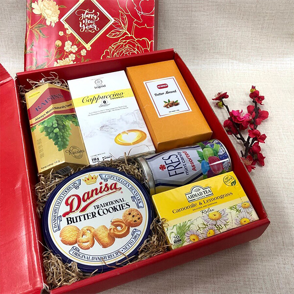 Hộp quà tết cao cấp cho ông bà, bố mẹ nên chọn gì?